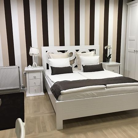 Lux New White Apartment Новий Сад Екстер'єр фото