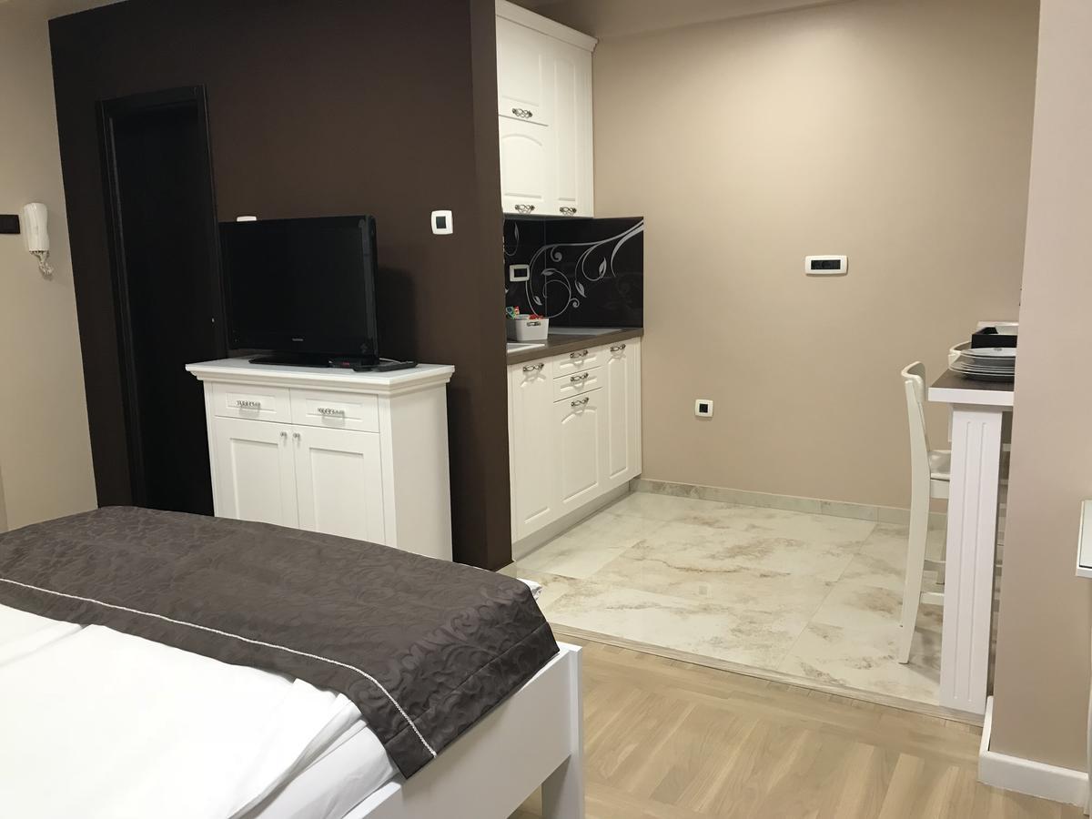 Lux New White Apartment Новий Сад Екстер'єр фото